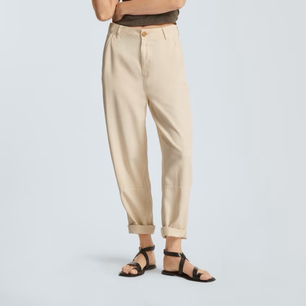 Everlane Relaxed Chino in Parchment